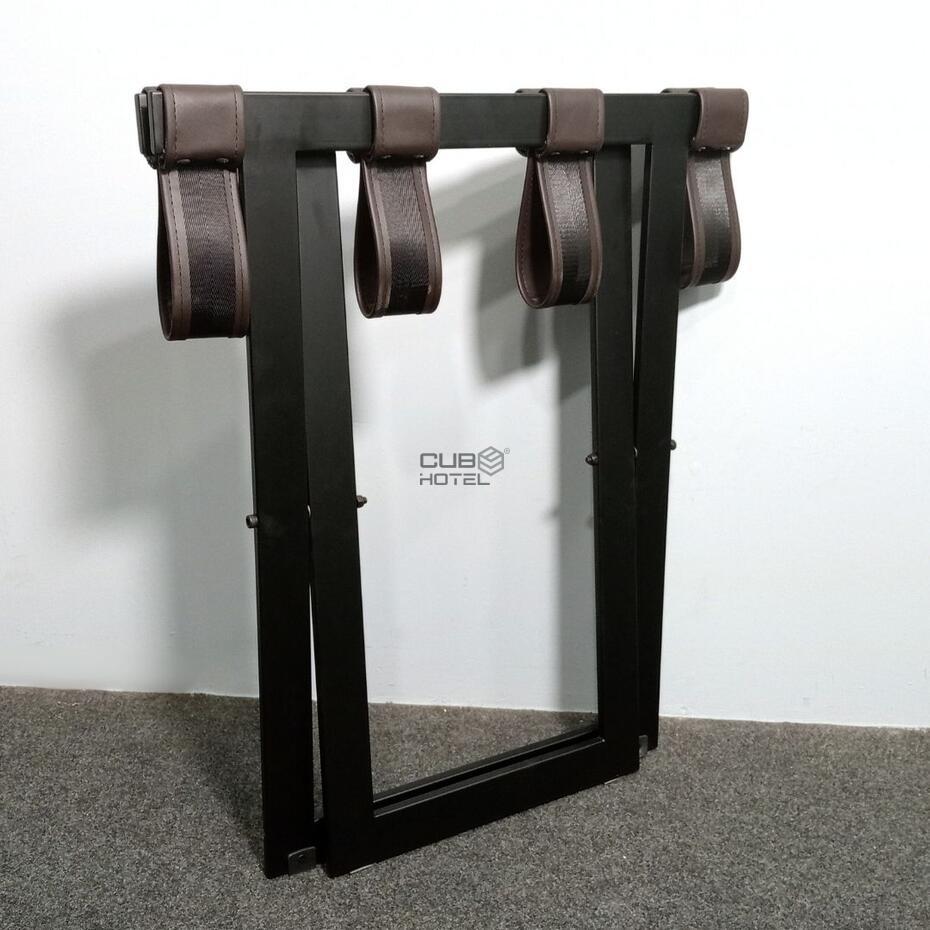 Black Metallic Design Luggage Support