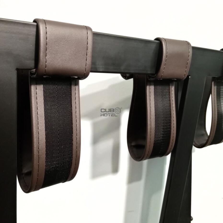 Black Metallic Design Luggage Support