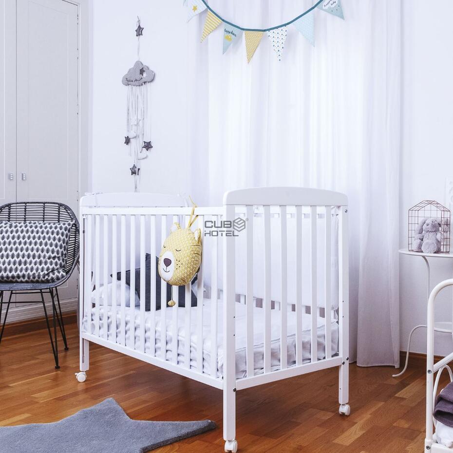 Beech Wood Crib with Wheels and Drop Side