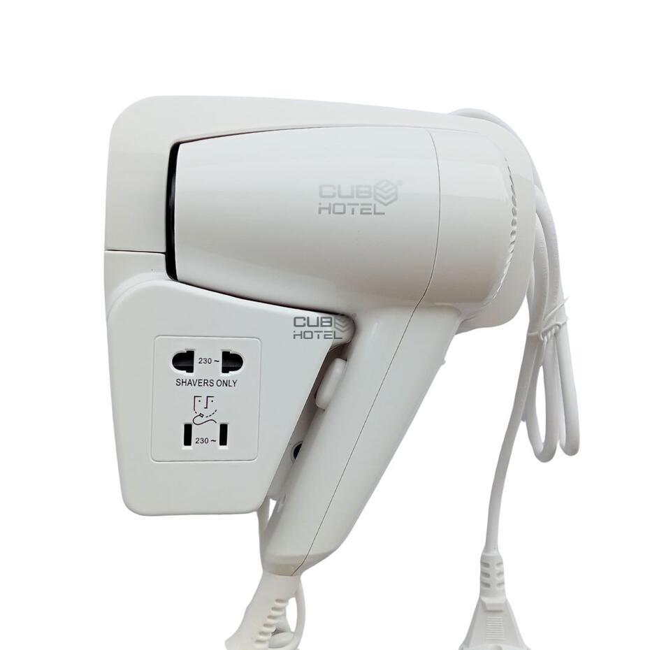 Secador Cabelo Parede 1200W com tomada máquina barbear 220V WC Hotel