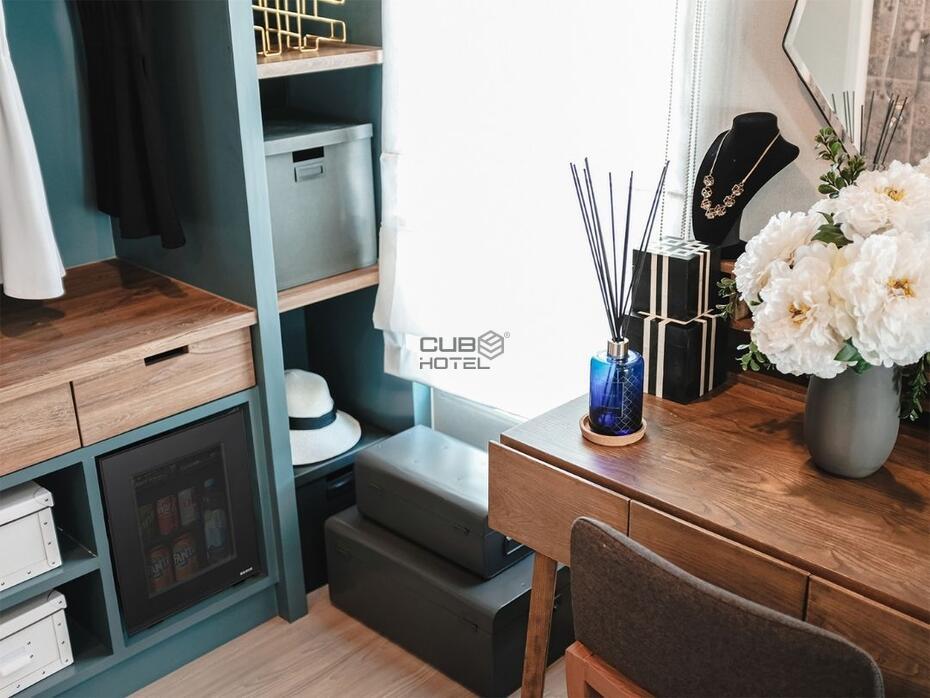 Minibar para Hotel Eton-E de Puerta de Vidrio Negro 10L