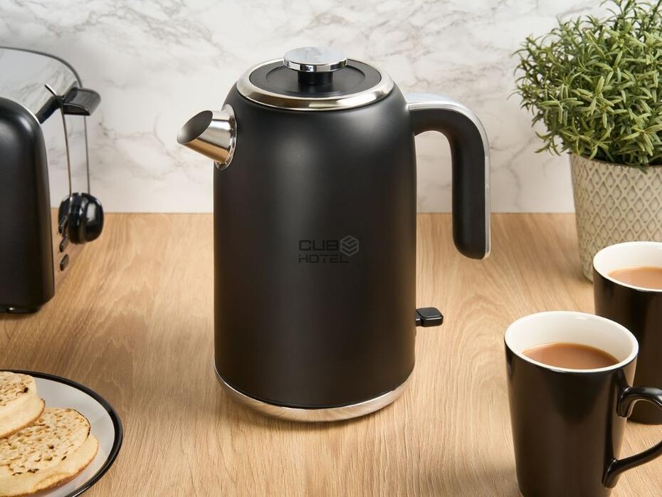 Hertford Electric Kettle 1.8L in Black and Chrome